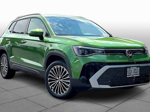New 2025 Volkswagen Taos SE image 2