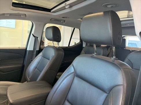 Used 2020 Chevrolet Traverse LT w/ LT Premium Package image 16