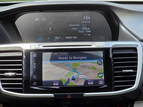 Used 2017 Honda Accord Touring image 22