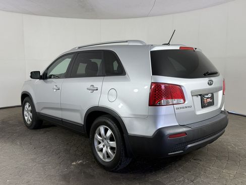 Used 2012 Kia Sorento LX w/ Convenience Pkg FWD image 5
