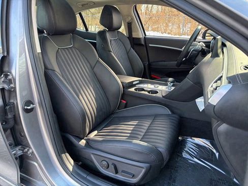 Used 2026 Genesis G70 2.5T Prestige image 9