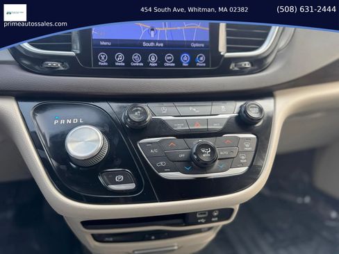 Used 2017 Chrysler Pacifica Touring-L Plus FWD image 35