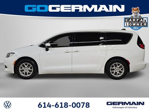 Used 2022 Chrysler Voyager LX image 12