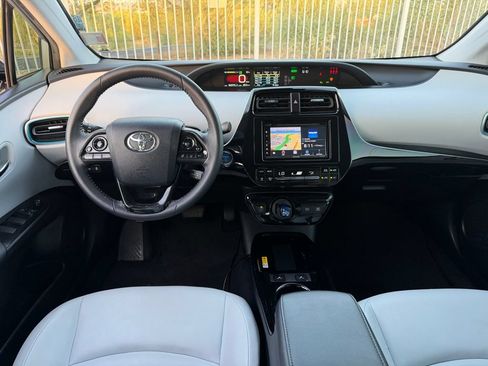 Used 2019 Toyota Prius XLE w/ Carpet Mat Package FWD image 7