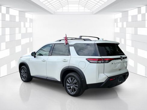 Certified 2024 Nissan Pathfinder SV FWD image 5
