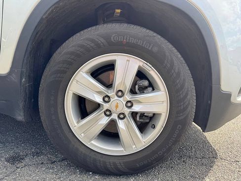 Used 2019 Chevrolet Trax LT w/ LT Convenience Package AWD/4WD image 11