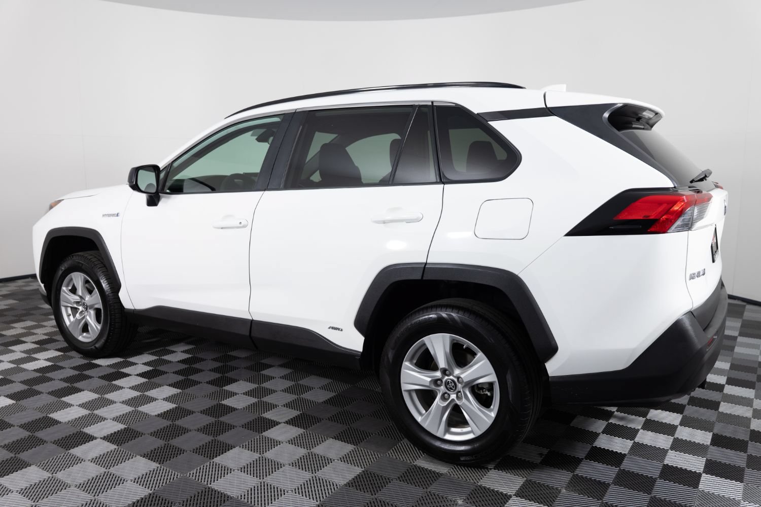 Used 2020 Toyota RAV4 LE w/ All Weather Liner Package AWD/4WD image 4