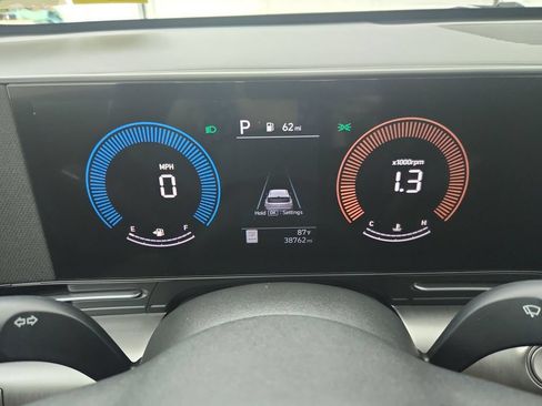 Used 2025 Hyundai Kona SEL FWD image 25