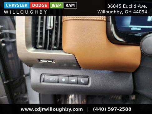 Used 2025 Nissan Pathfinder Platinum AWD/4WD image 27