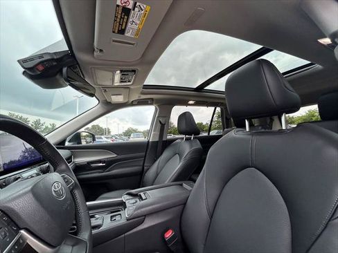 Certified 2024 Toyota Grand Highlander XLE FWD image 12