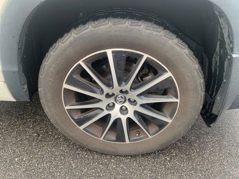 Used 2017 Toyota Highlander SE image 10