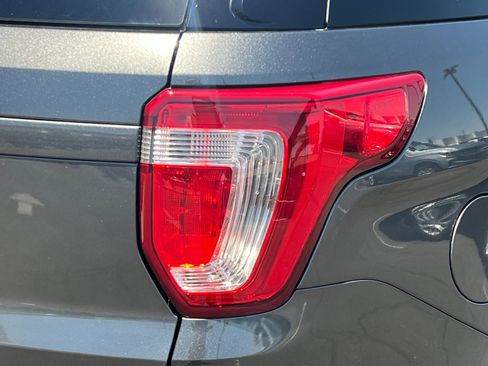 Used 2017 Ford Explorer XLT w/ Equipment Group 202A FWD image 29
