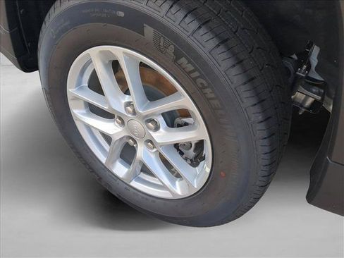 New 2026 Jeep Grand Cherokee Laredo RWD image 10