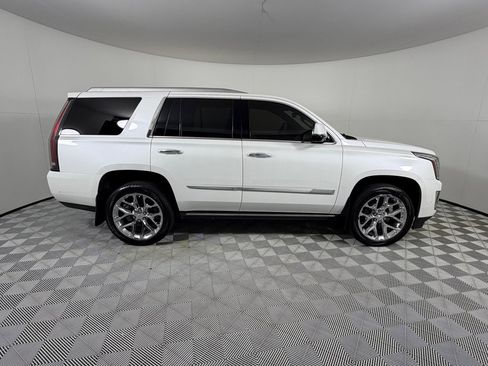 Used 2019 Cadillac Escalade Platinum AWD/4WD image 4