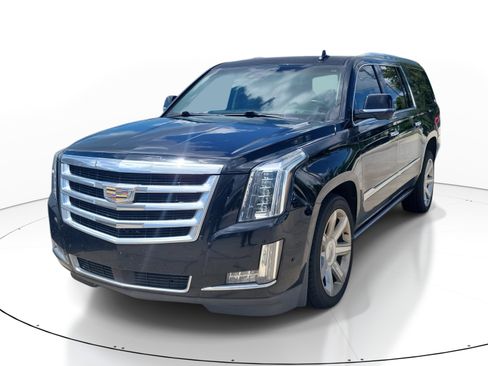 Used 2017 Cadillac Escalade ESV Premium Luxury RWD image 3