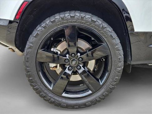 Used 2023 Land Rover Defender 110 X-Dynamic SE image 22