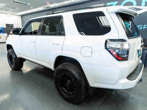 Used 2020 Toyota 4Runner SR5 AWD/4WD image 9