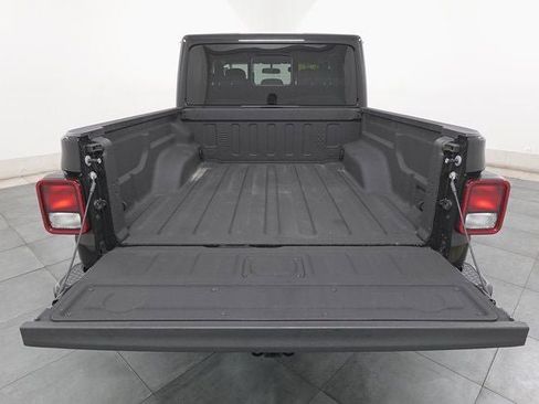 Used 2024 Jeep Gladiator Sport image 6