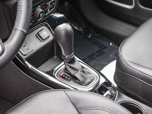 Used 2019 Jeep Compass Latitude FWD image 24