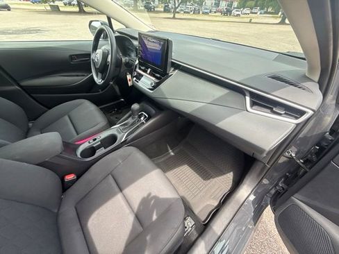 Used 2025 Toyota Corolla LE FWD image 11