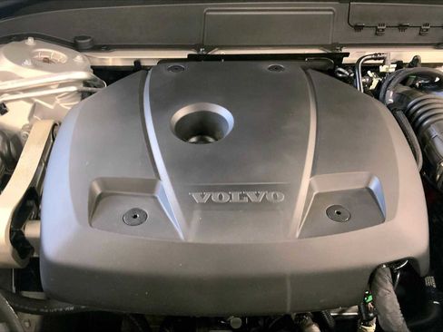 Used 2022 Volvo XC60 T8 R-Design w/ Advanced Package image 29