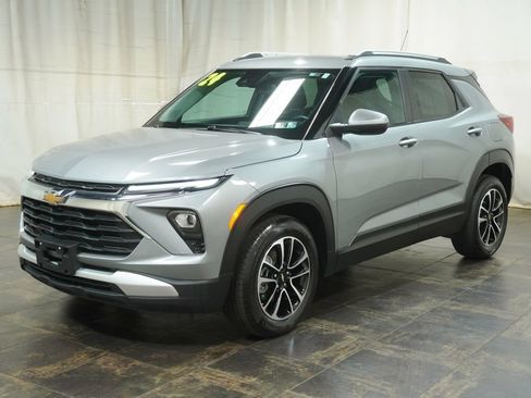 Used 2024 Chevrolet TrailBlazer LT w/ LT Cold Weather Package FWD image 2
