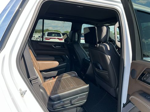 Used 2026 GMC Yukon Denali Ultimate AWD/4WD image 10
