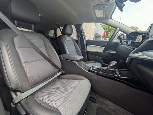 Used 2025 Chevrolet Trax LT w/ LT Convenience Package image 29