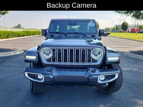 Used 2025 Jeep Wrangler Unlimited Sahara AWD/4WD image 2