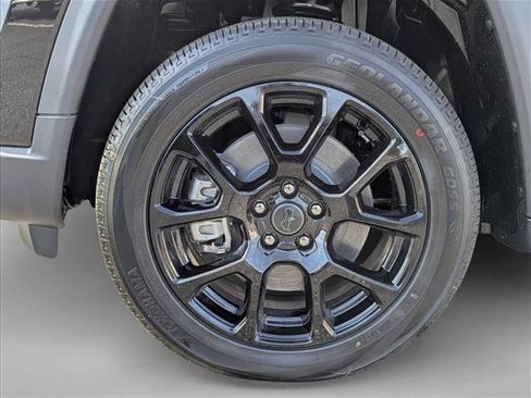 New 2026 Jeep Compass Latitude image 9