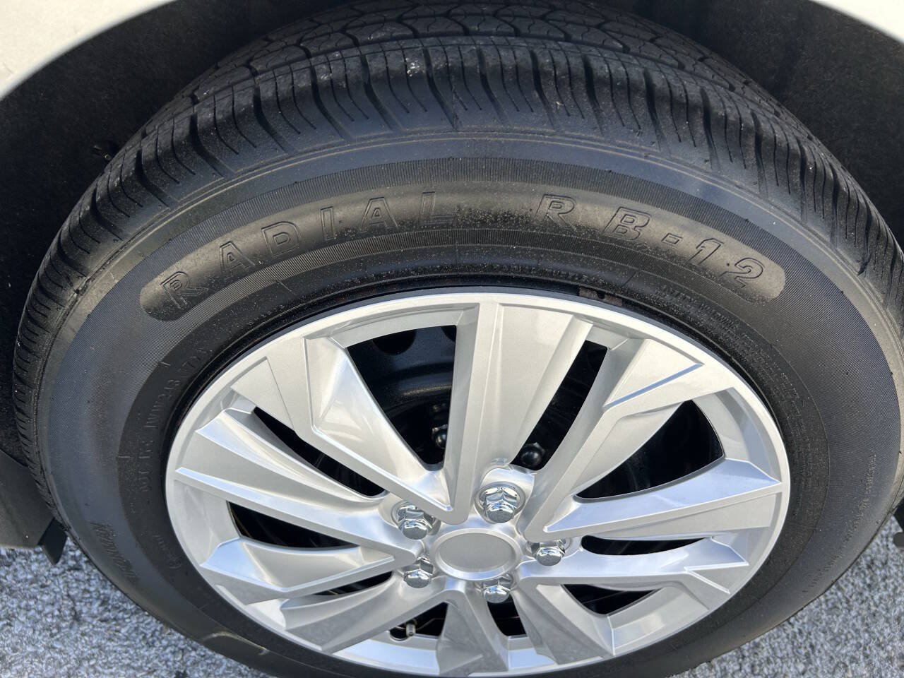 Used 2017 Toyota Camry LE FWD image 8