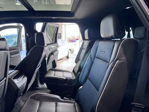 Used 2021 Cadillac Escalade Premium Luxury image 21