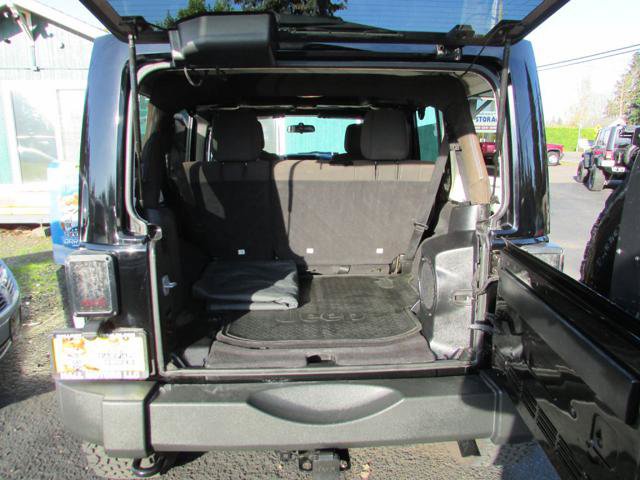 Used 2012 Jeep Wrangler Unlimited Sahara AWD/4WD image 15