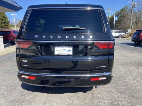 Used 2023 Jeep Wagoneer L Series II image 4