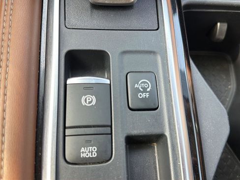 Used 2023 Nissan Pathfinder Platinum FWD image 17
