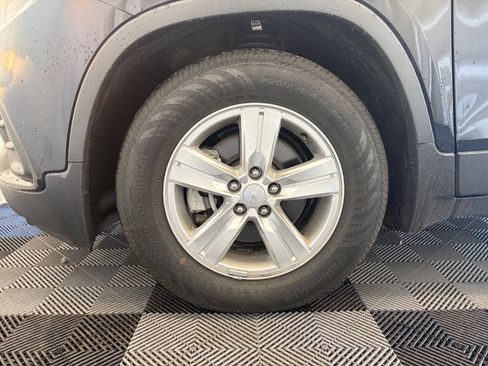 Used 2019 Chevrolet Trax LT FWD image 27