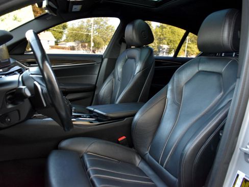 Used 2019 BMW 530i xDrive w/ Convenience Package image 24