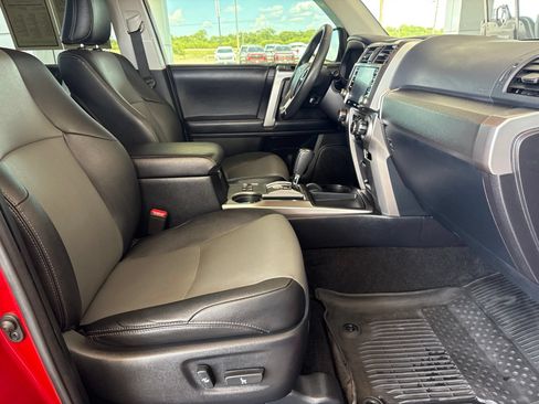 Used 2021 Toyota 4Runner SR5 Premium w/ Moonroof Package RWD image 18