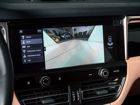 Certified 2025 Porsche Macan AWD/4WD image 22