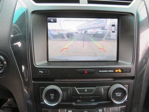 Used 2016 Ford Explorer XLT w/ Equipment Group 202A image 19