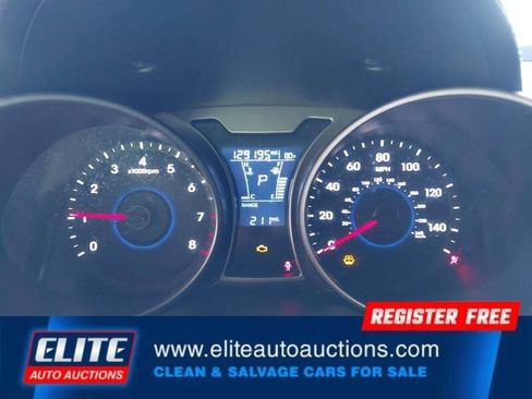 Used 2017 Hyundai Veloster Value Edition FWD image 13