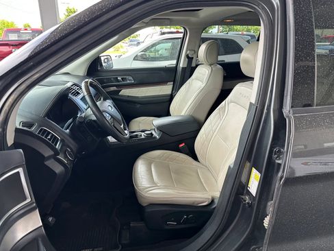 Used 2017 Ford Explorer Platinum AWD/4WD image 5