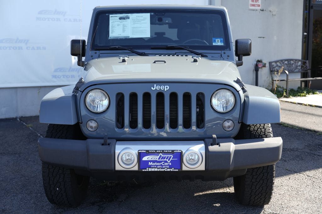 Used 2015 Jeep Wrangler Unlimited Sahara w/ Connectivity Group AWD/4WD image 5