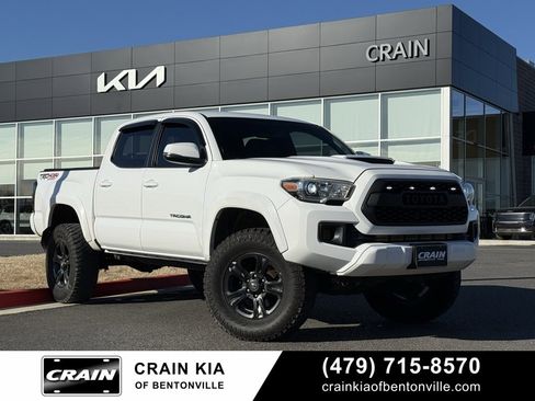 Used 2017 Toyota Tacoma SR image 1