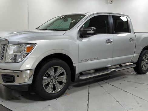 Used 2018 Nissan Titan SV w/ SV Convenience Package image 1