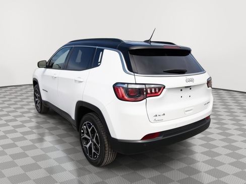 Used 2025 Jeep Compass Limited image 7