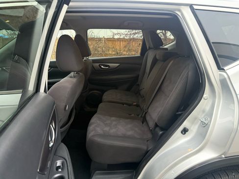 Used 2016 Nissan Rogue SV image 16