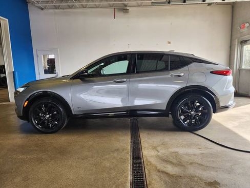 Certified 2025 Buick Envista Sport Touring image 1