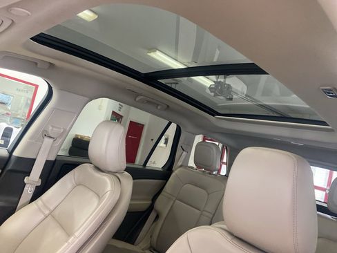 Used 2023 Lincoln Aviator AWD w/ Premium Package image 8