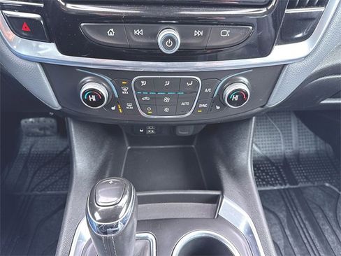 Used 2020 Chevrolet Traverse LT w/ LT Premium Package image 18